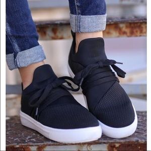 NEVER WORN Steve Madden Sneakers! Size: Women’s 9